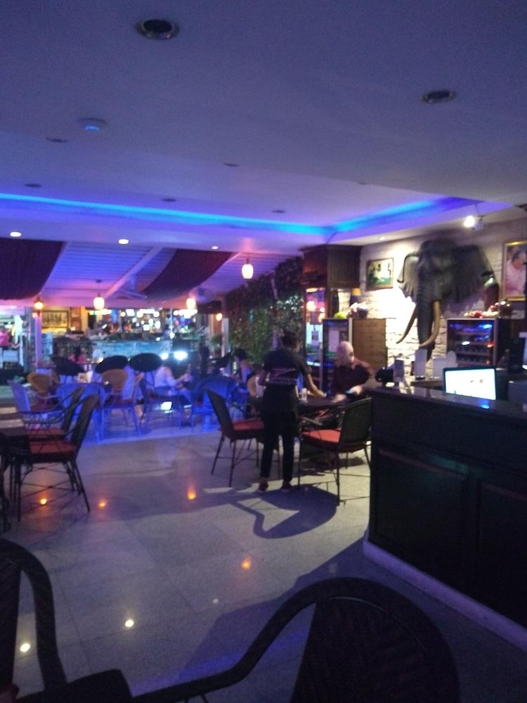 Zip Hotel & Restaurant Pattaya Extérieur photo